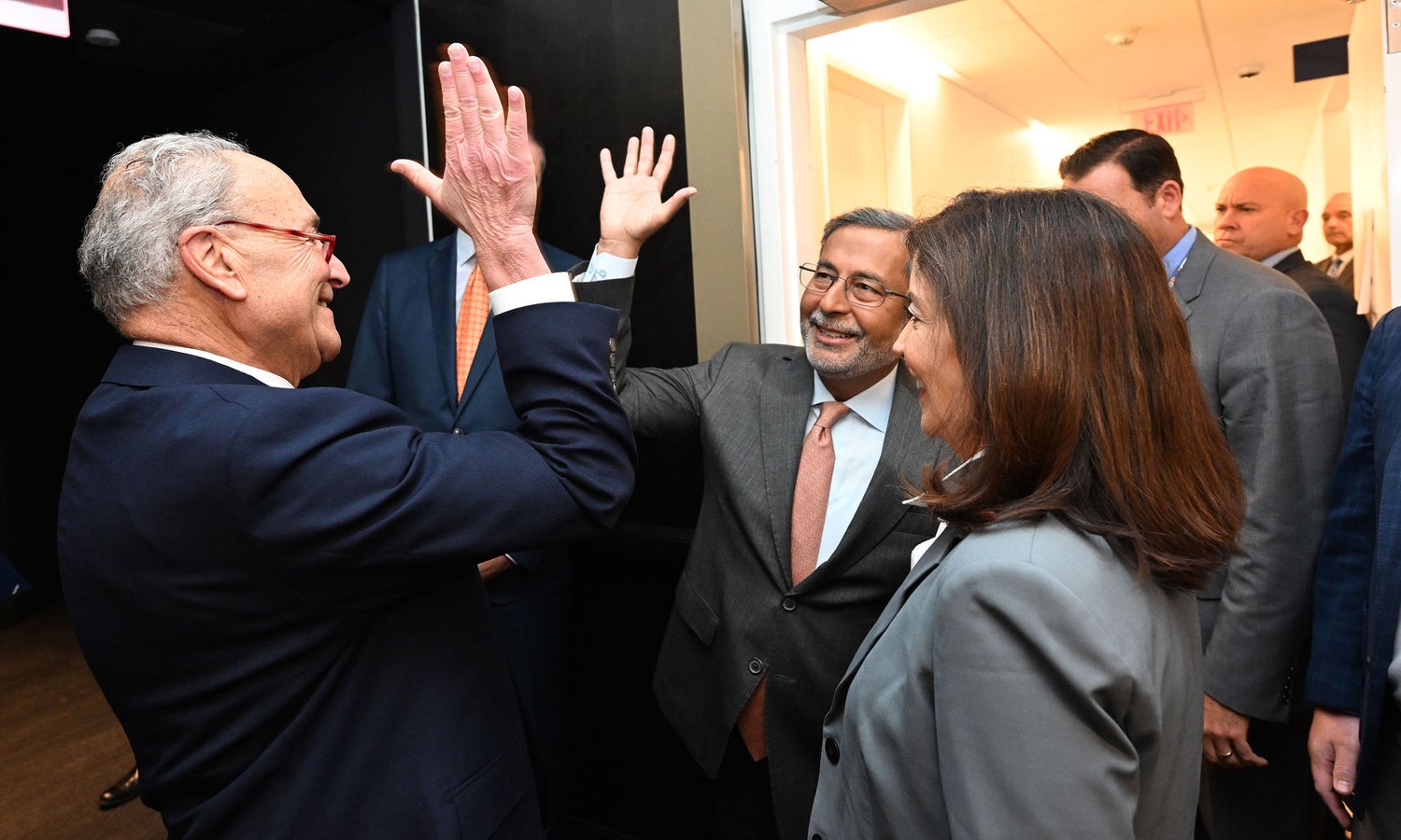 Photo 10 from the New York signing event